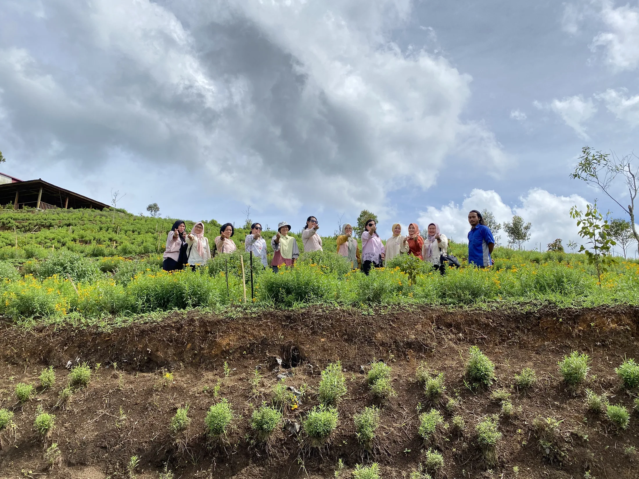 People among cultivated plots in Solok, West Sumatra — BIOS44 field documentation